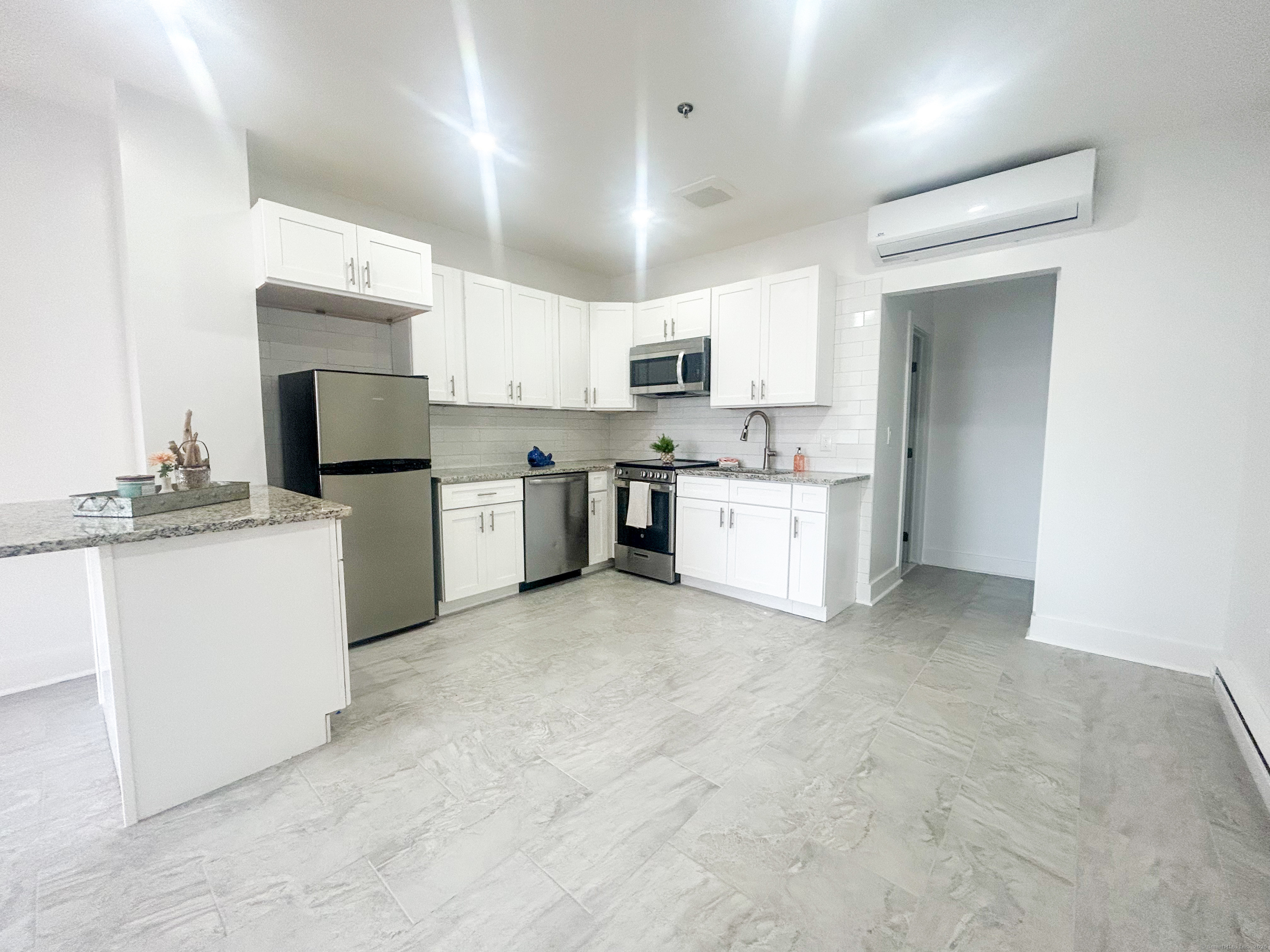 207 Bank Street New London CT 06320