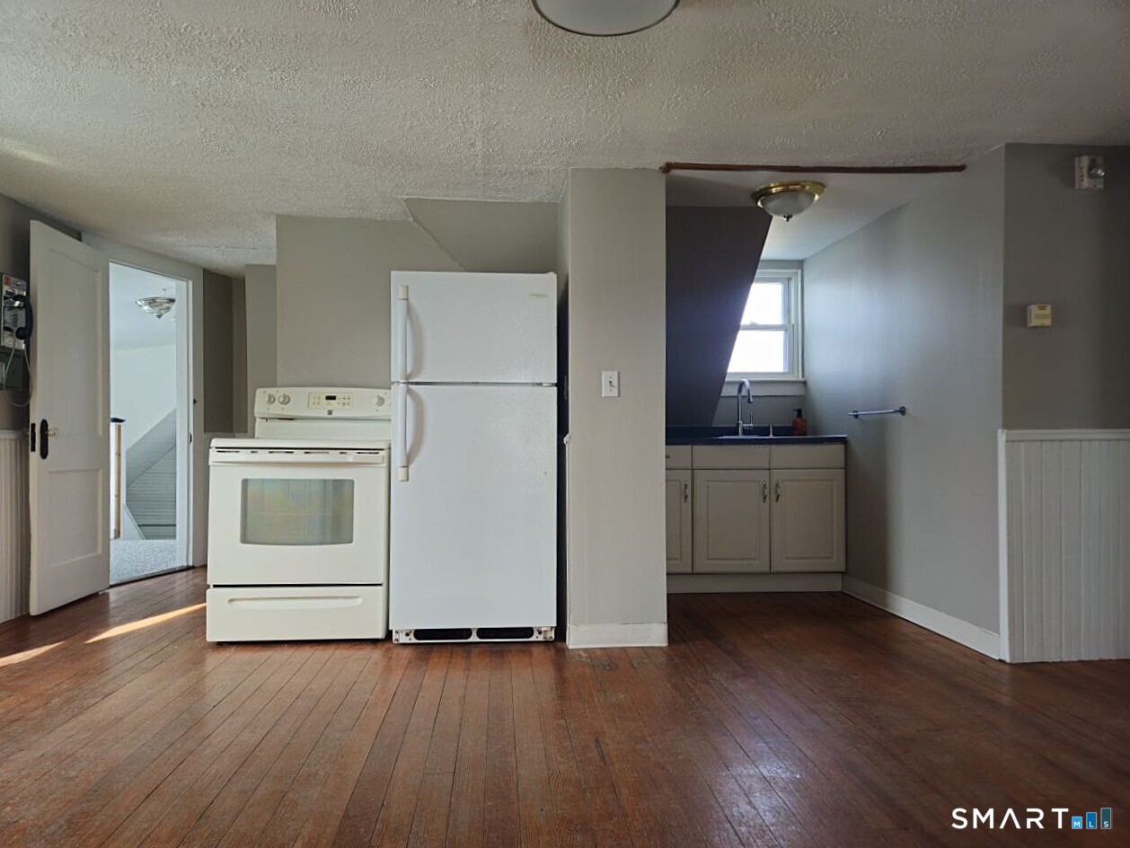 21 Sigourney Street Bristol CT 06010