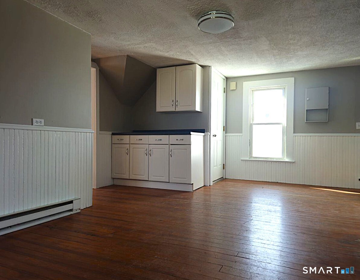 21 Sigourney Street Bristol CT 06010