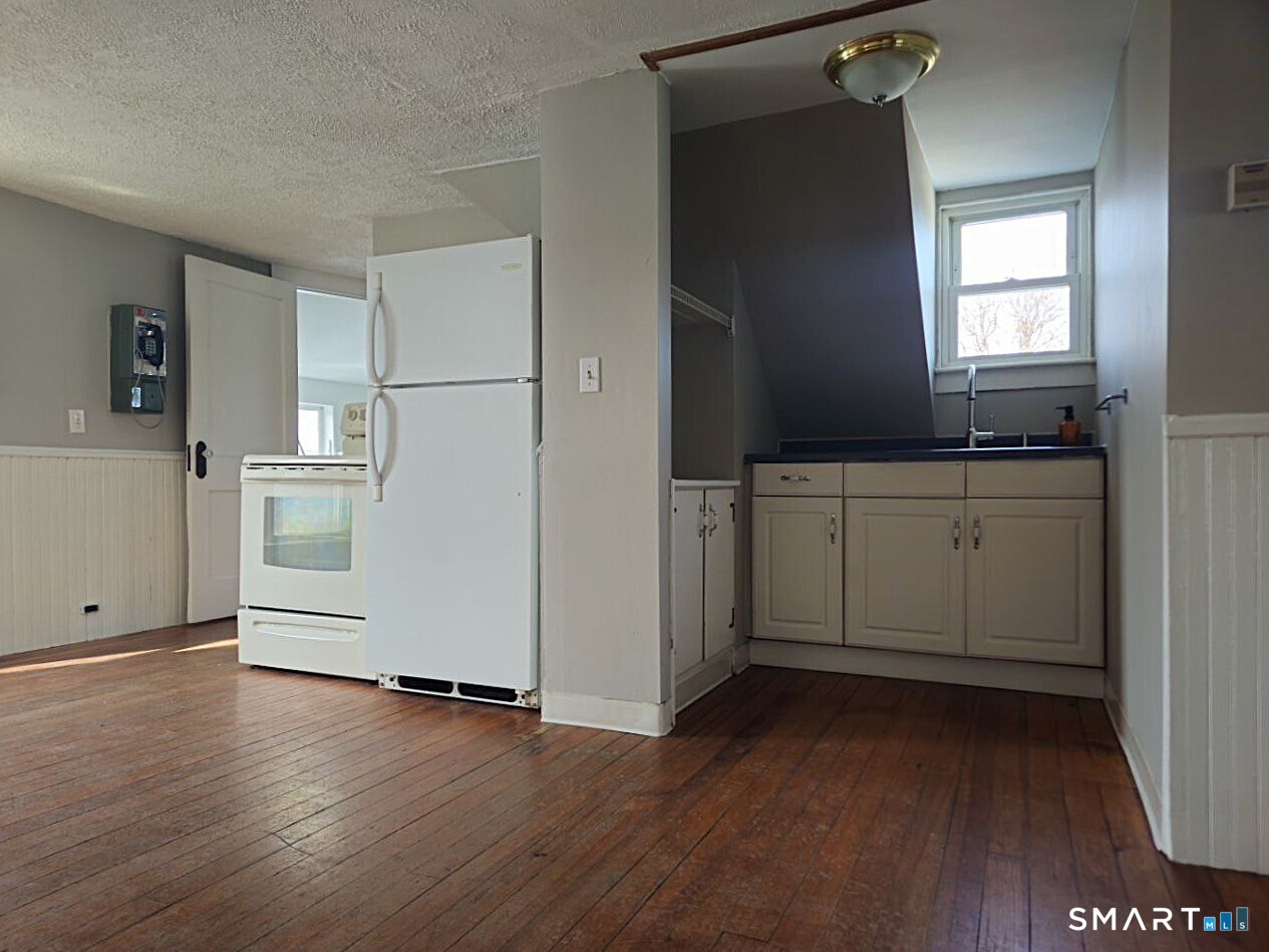 21 Sigourney Street Bristol CT 06010