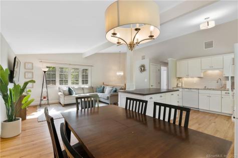 10 London Court Old Saybrook CT 06475