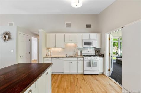 10 London Court Old Saybrook CT 06475