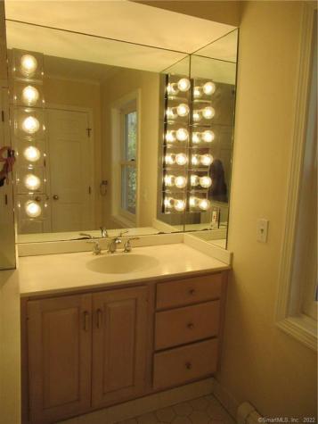 11 Burnt Swamp Road Woodbridge CT 06525