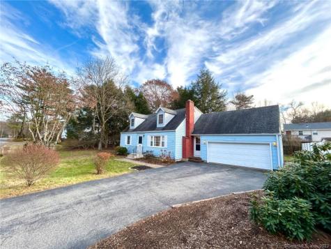11 Fernwood Road Avon CT 06001