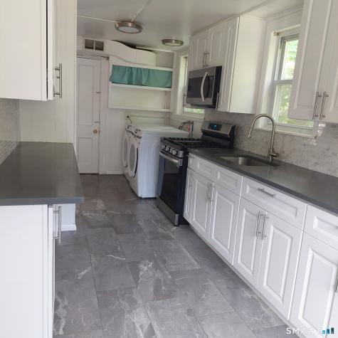 89 Ridgewood Avenue Waterford CT 06385