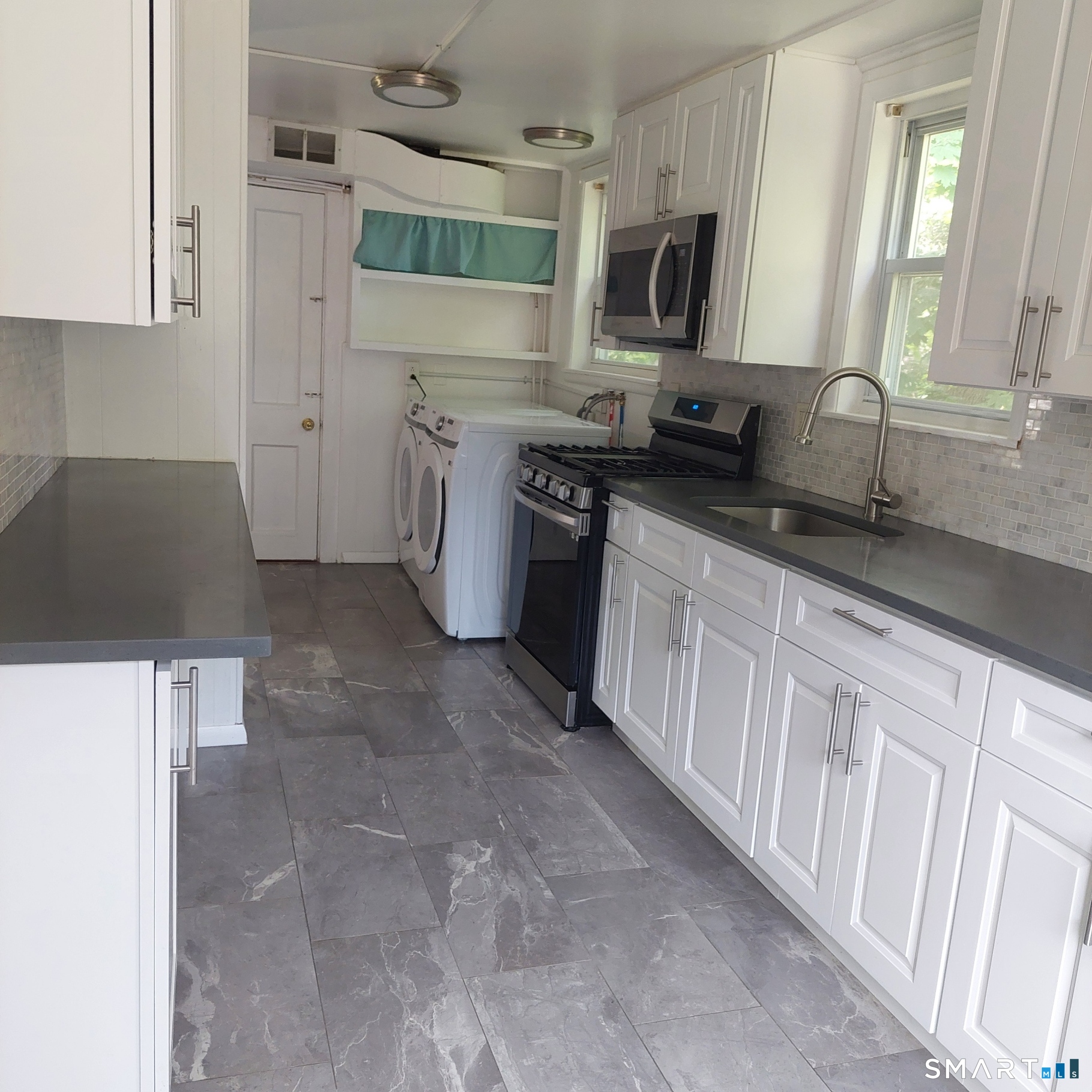 89 Ridgewood Avenue Waterford CT 06385