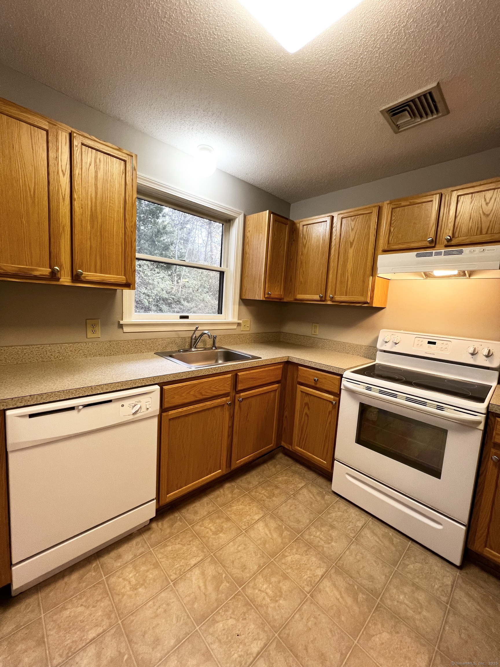 812 Lake Vista Drive East Hampton CT 06424