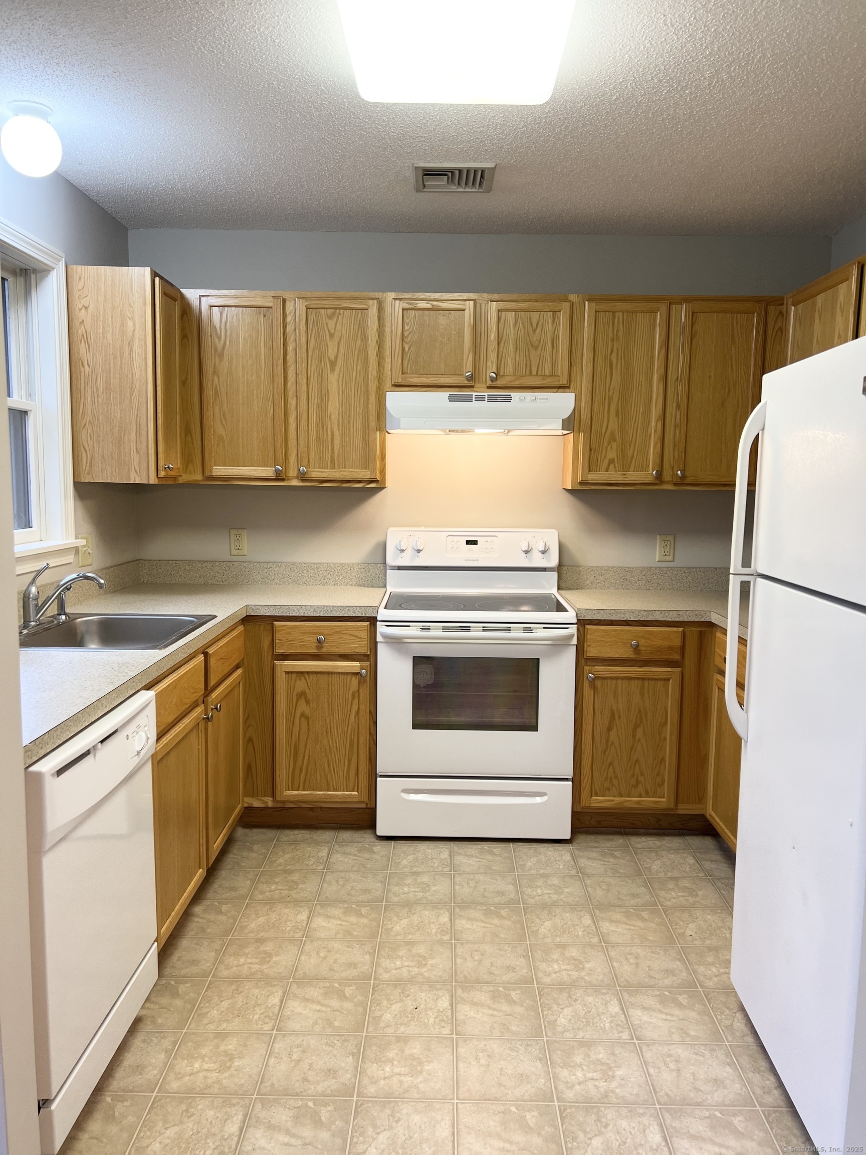 812 Lake Vista Drive East Hampton CT 06424