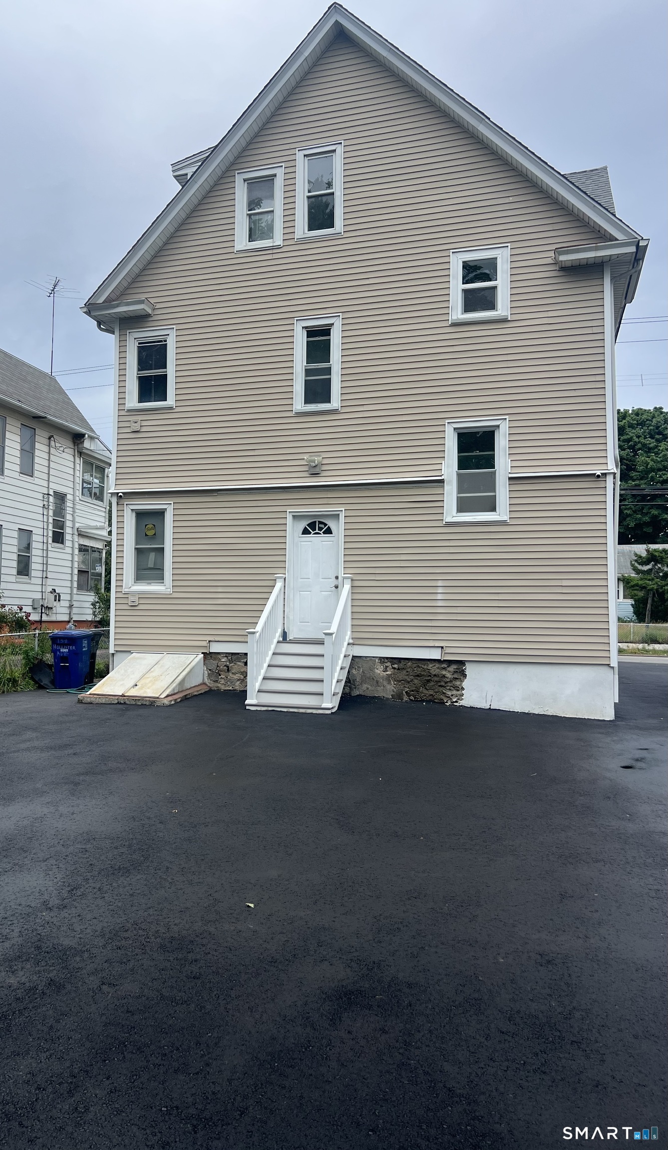 137 Hollister Avenue Bridgeport CT 06610