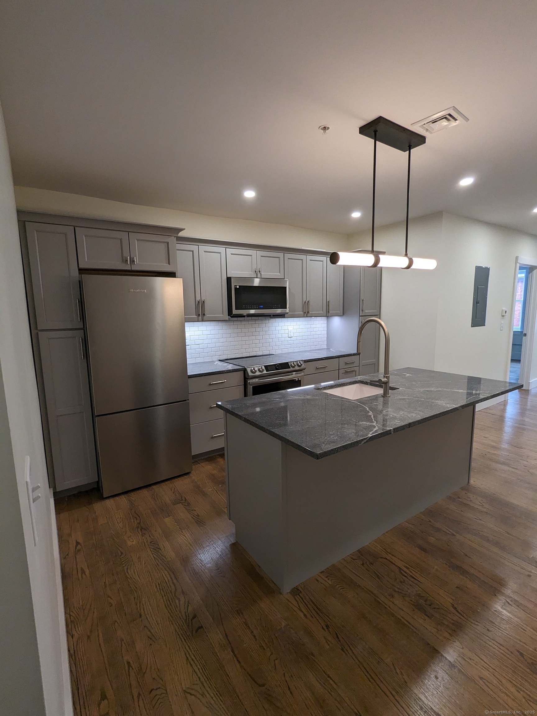 133 Bank Street New London CT 06320