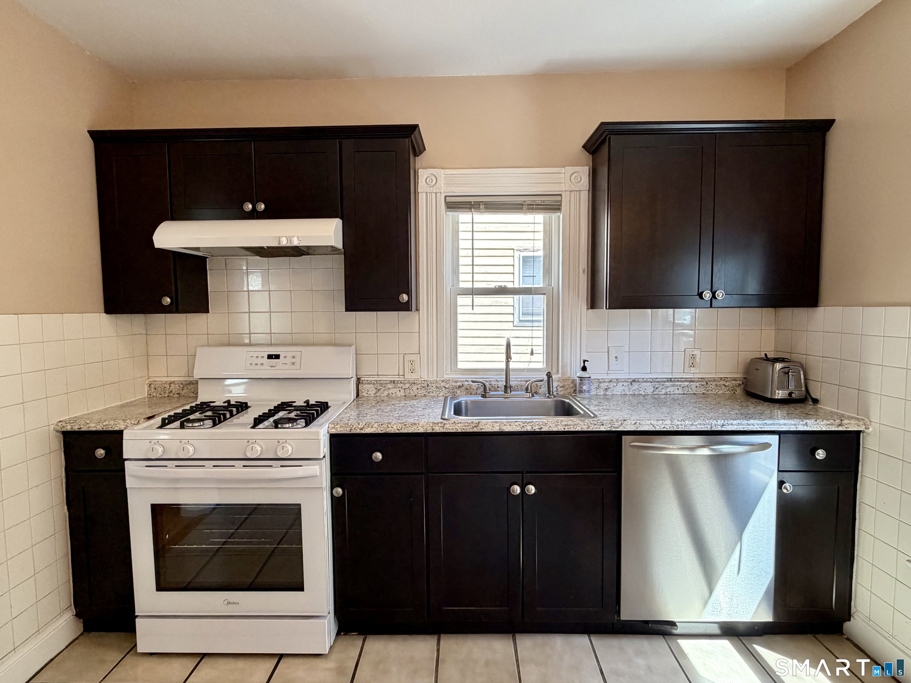 11 Hine Street West Haven CT 06516
