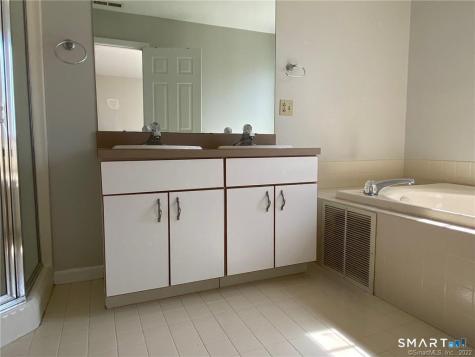560 Silver Sands Road East Haven CT 06512