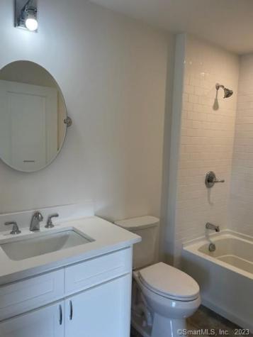1686 Litchfield Turnpike Woodbridge CT 06525