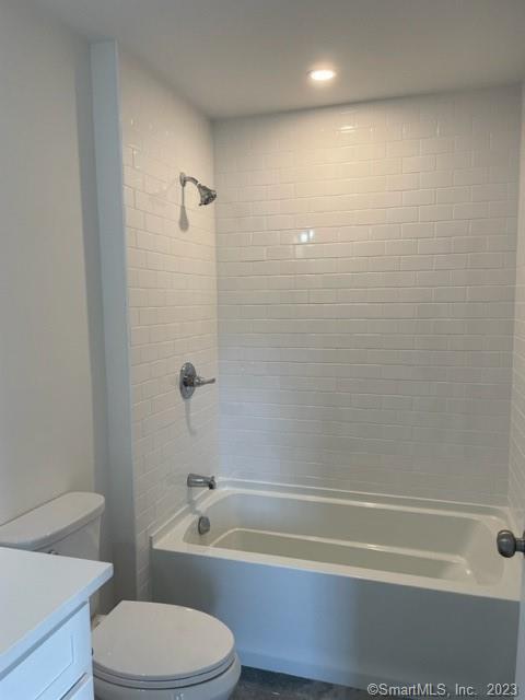 1686 Litchfield Turnpike Woodbridge CT 06525