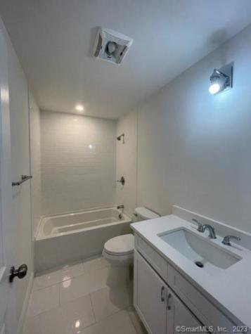 1686 Litchfield Turnpike Woodbridge CT 06525