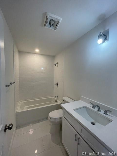 1686 Litchfield Turnpike Woodbridge CT 06525