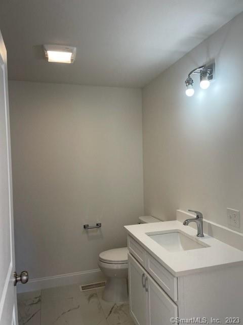 1686 Litchfield Turnpike Woodbridge CT 06525