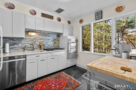 64 North Lake Drive Hamden CT 06517