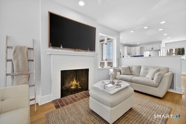 352 Pequot Avenue New London CT 06320