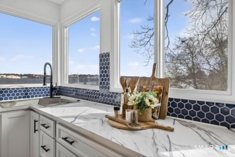 352 Pequot Avenue New London CT 06320