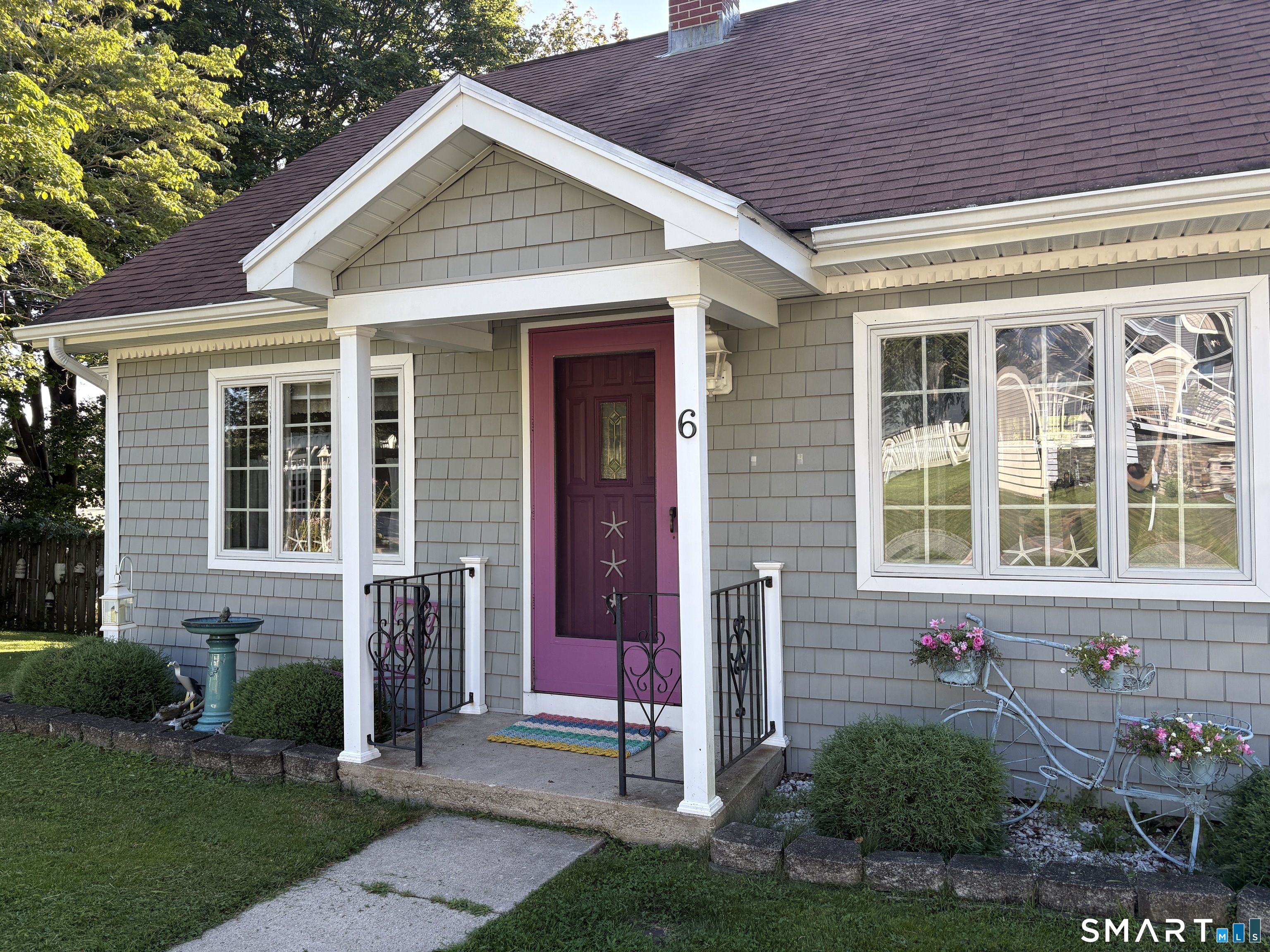 6 East Street Waterford CT 06385