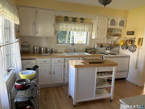 6 East Street Waterford CT 06385