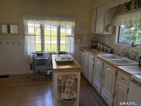 6 East Street Waterford CT 06385