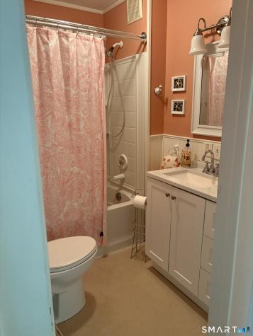 6 East Street Waterford CT 06385