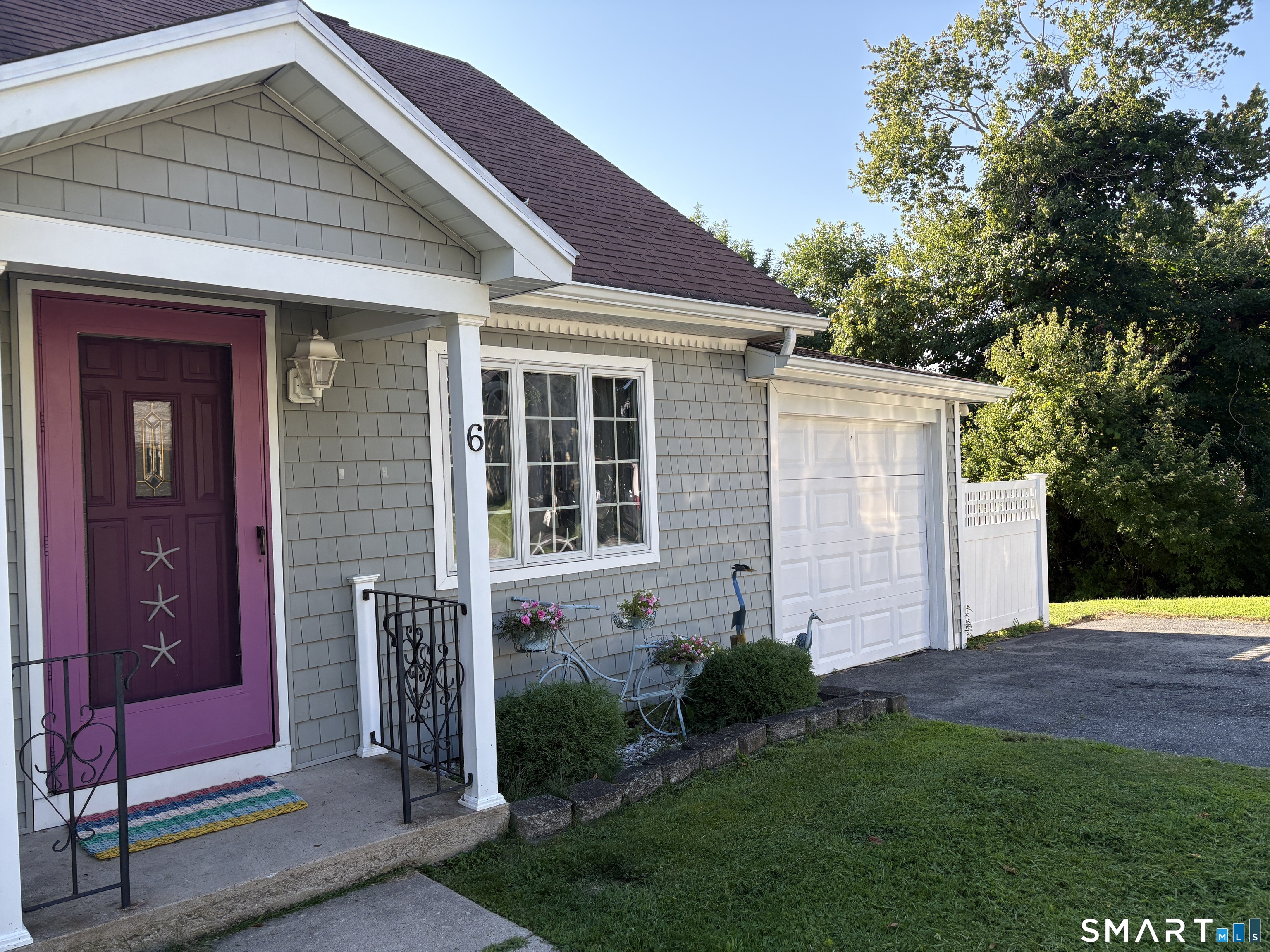 6 East Street Waterford CT 06385