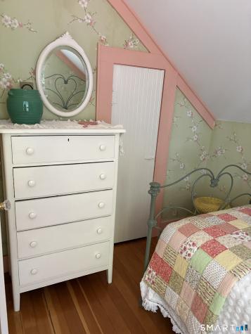 6 East Street Waterford CT 06385