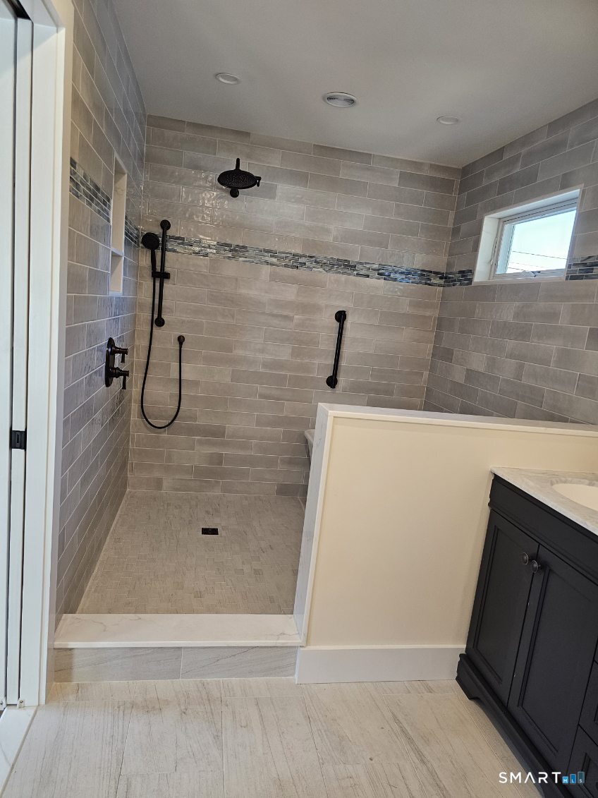 185 Shore Road Waterford CT 06385