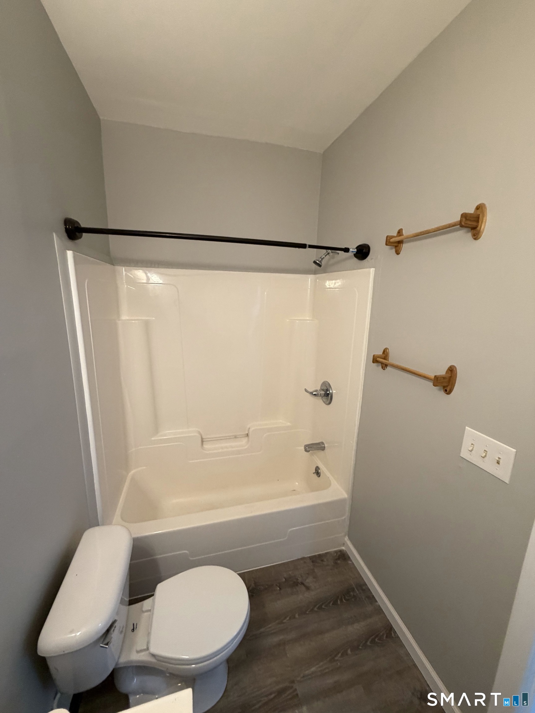 1064 Poquonnock Road Groton CT 06340