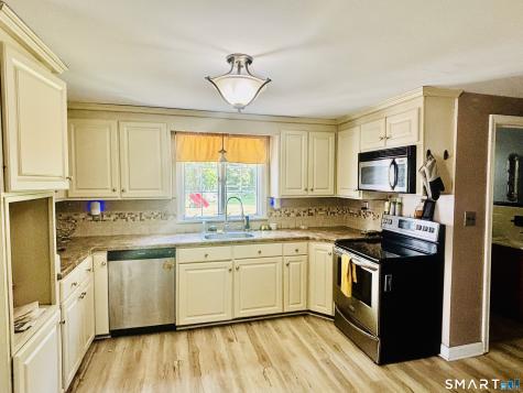 2 Tunxis Street Farmington CT 06032