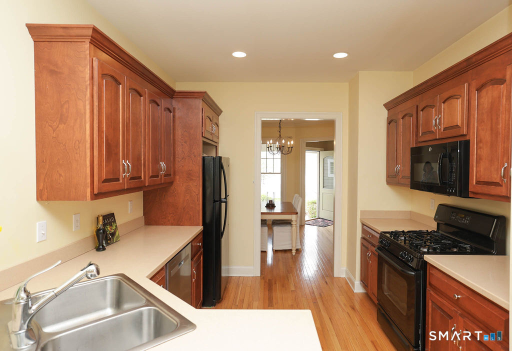 38 Bradford Walk Farmington CT 06032
