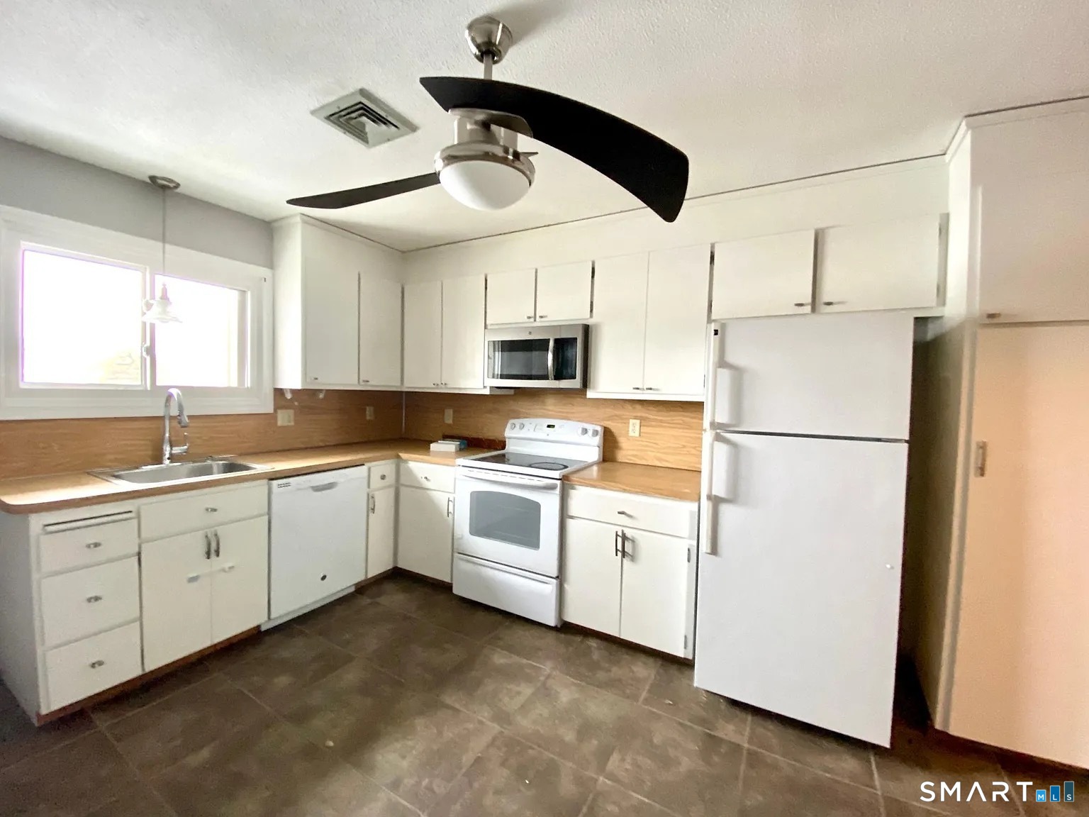 1404 Summer Hill Drive South Windsor CT 06074