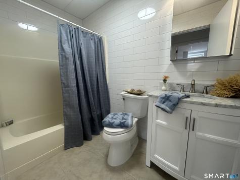 156 Garfield Avenue New London CT 06320