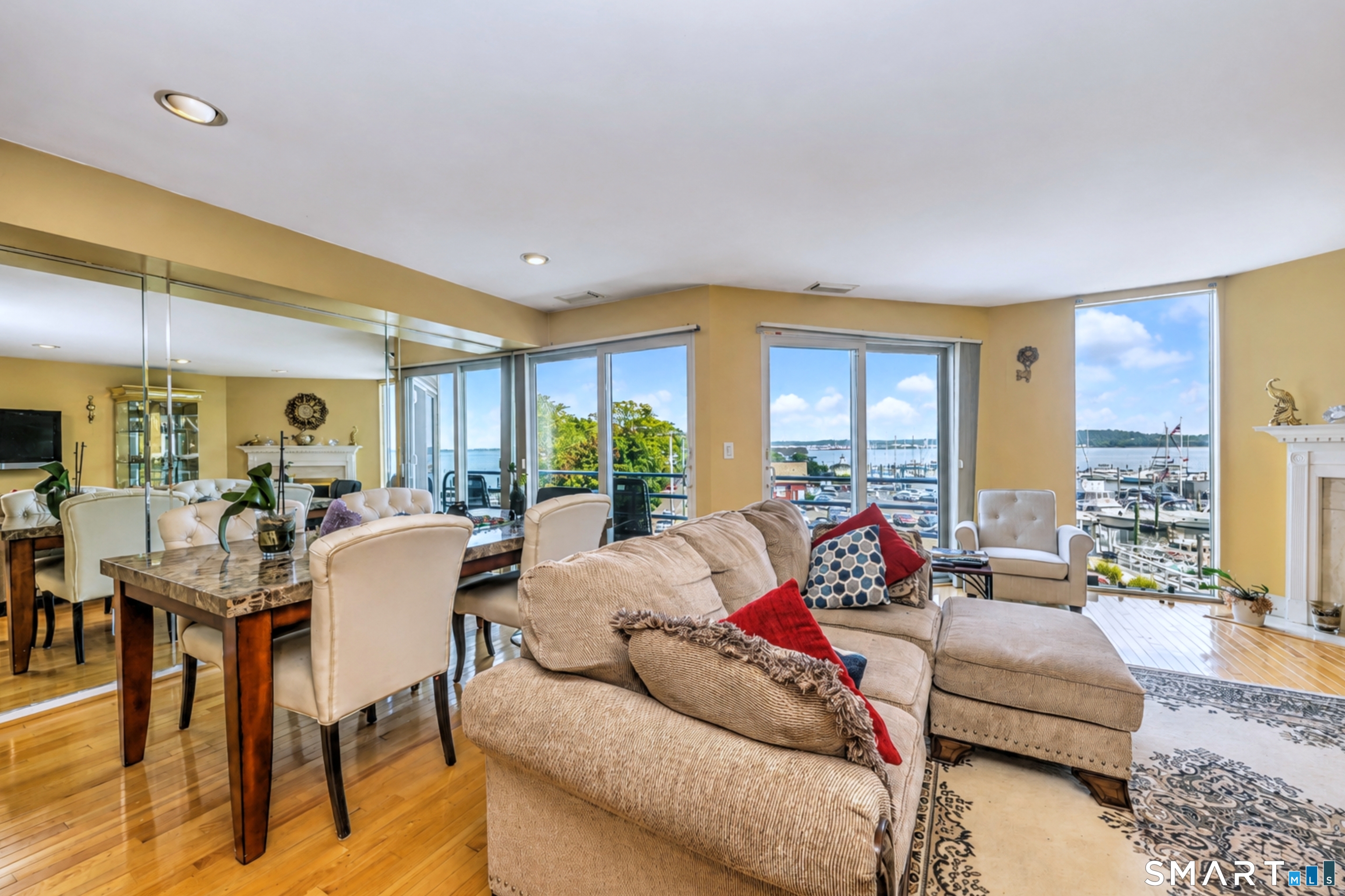 10 Harbour Close Unit 10 New Haven CT 06405