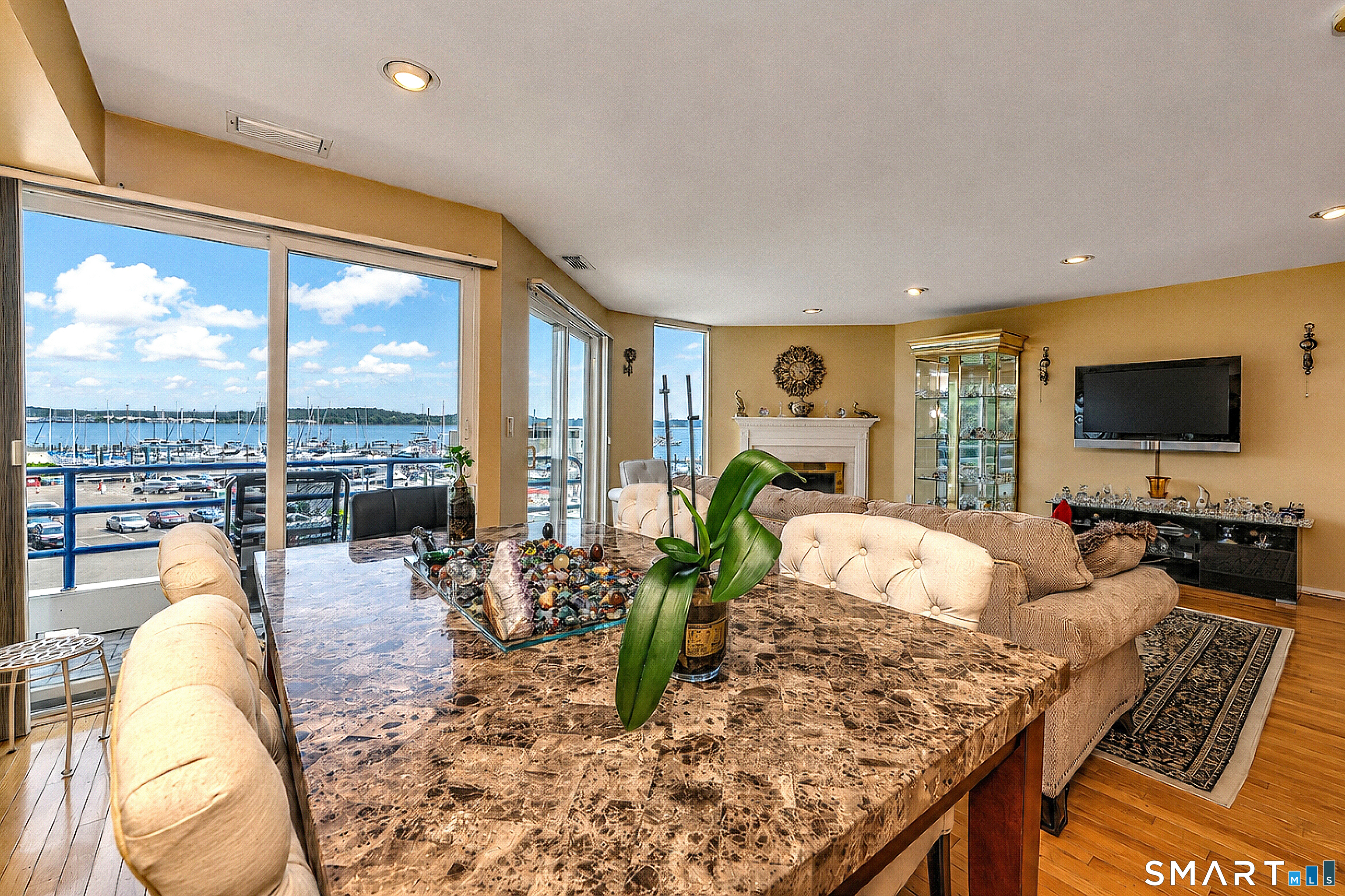 10 Harbour Close Unit 10 New Haven CT 06405