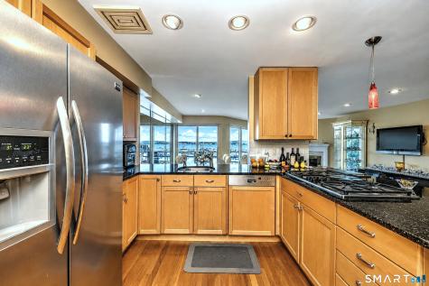 10 Harbour Close Unit 10 New Haven CT 06405