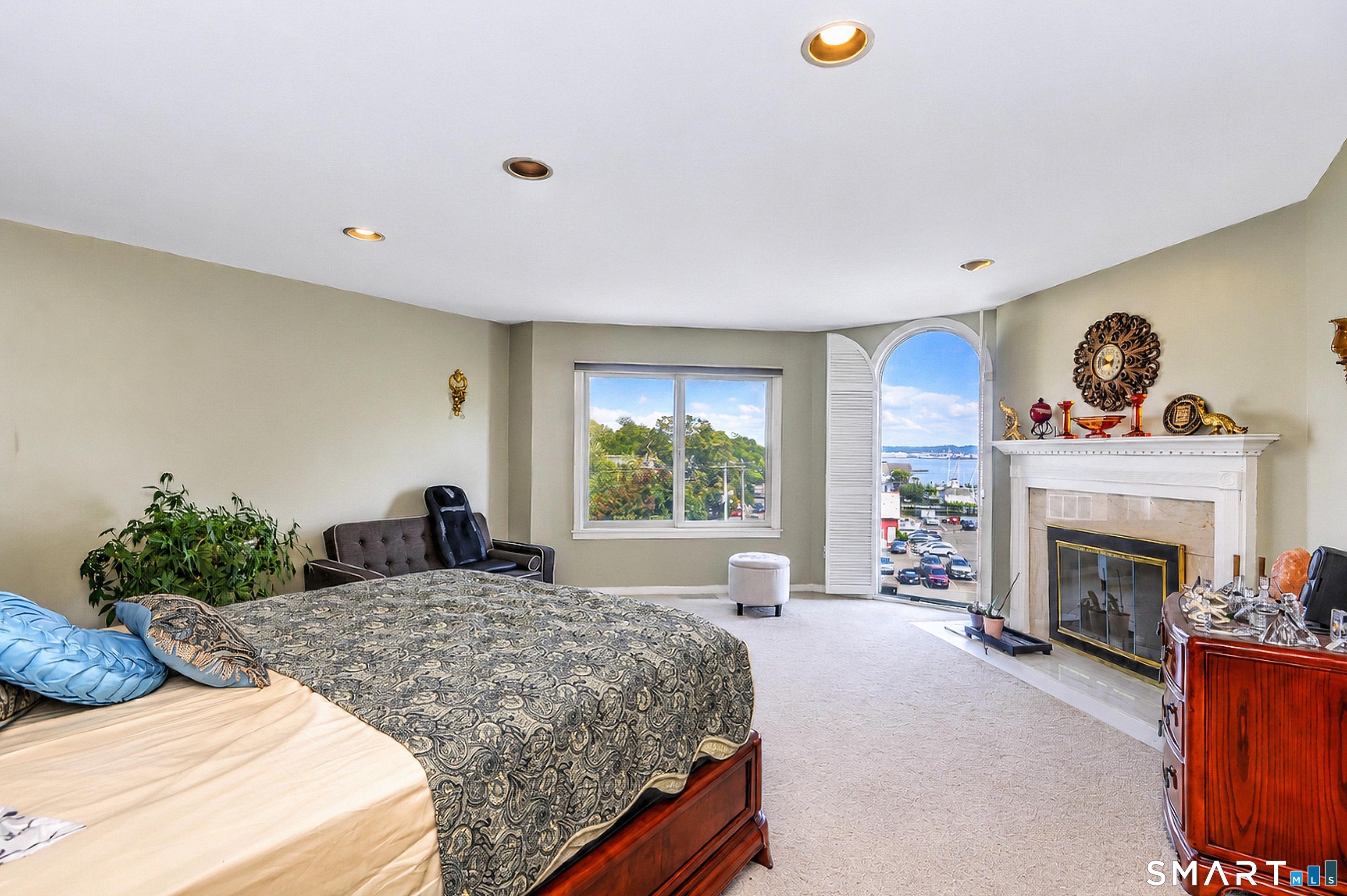 10 Harbour Close Unit 10 New Haven CT 06405