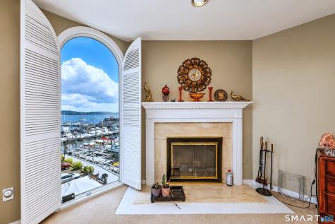 10 Harbour Close Unit 10 New Haven CT 06405