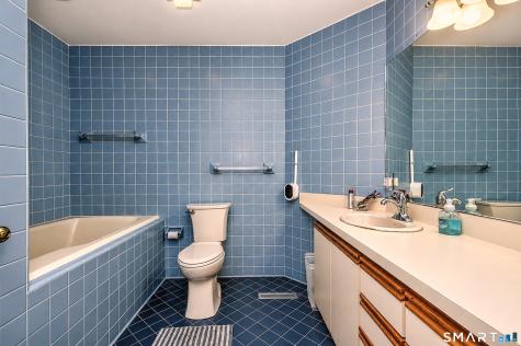 10 Harbour Close Unit 10 New Haven CT 06405