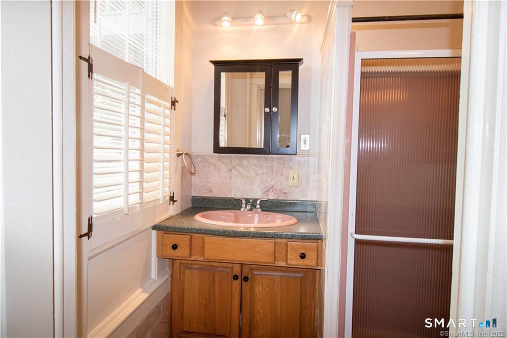 883 Montauk Avenue New London CT 06320