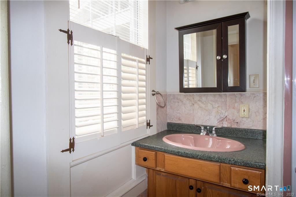 883 Montauk Avenue New London CT 06320