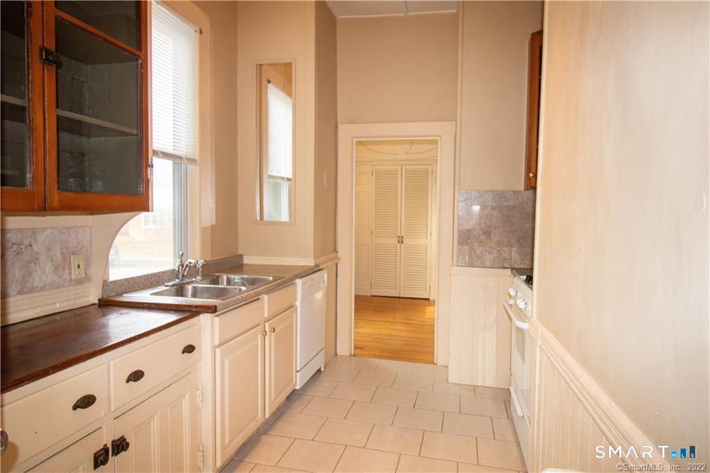 883 Montauk Avenue New London CT 06320