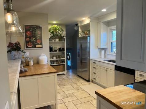 186 Schiller Road Fairfield CT 06825