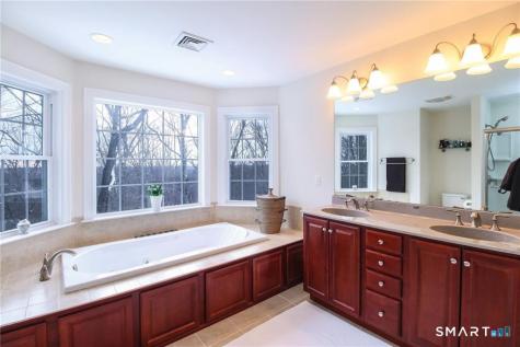 405 Washington Drive Middlebury CT 06762