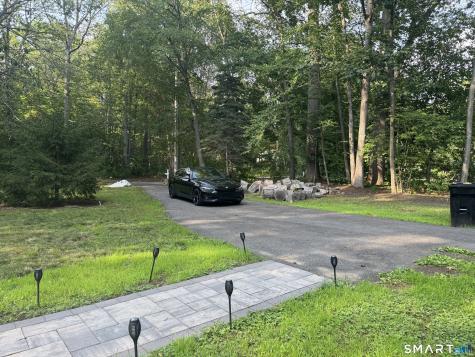 57 Lovers Lane Monroe CT 06468