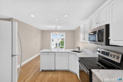 7 Essex Court Avon CT 06001