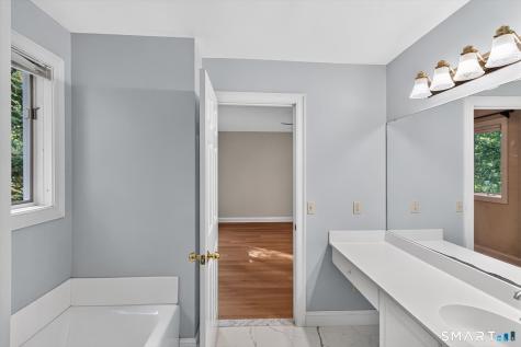 7 Essex Court Avon CT 06001